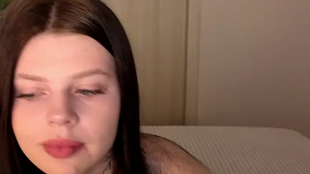 Snapshot of ButterflyElina chatting on April 3, 9:13 pm ButterflyElina online show from April 3, 9:13 pm