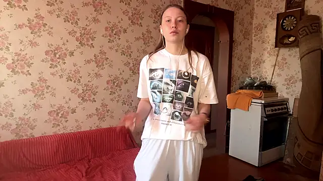 EleneShedden online show from March 26, 1:28 pm