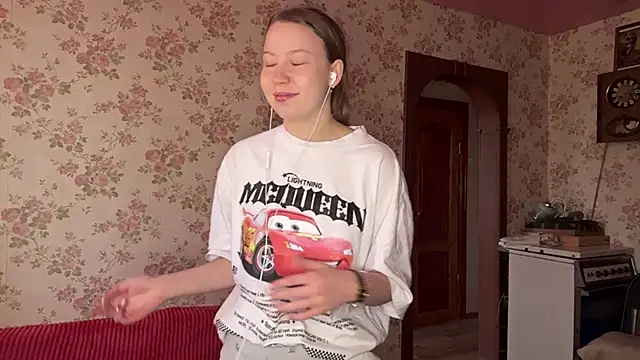 EleneShedden online show from March 29, 1:55 pm