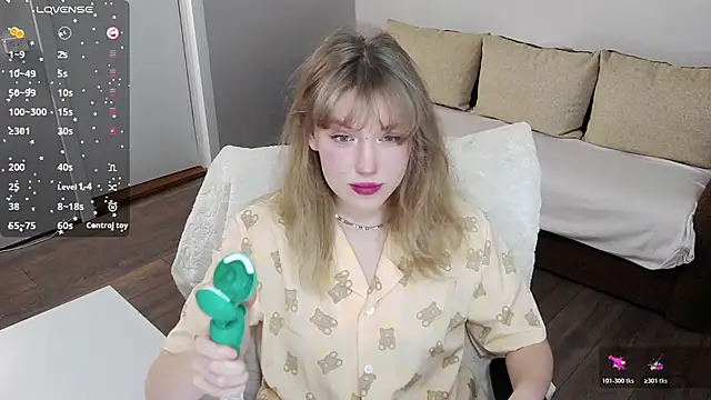 HeyHoneyHru online show from March 22, 8:01 pm