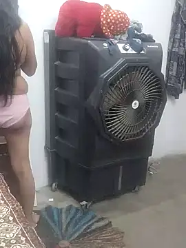 Snapshot of Shalini_08 chatting on March 23, 8:18 am Shalini 08 online show from March 23, 8:18 am