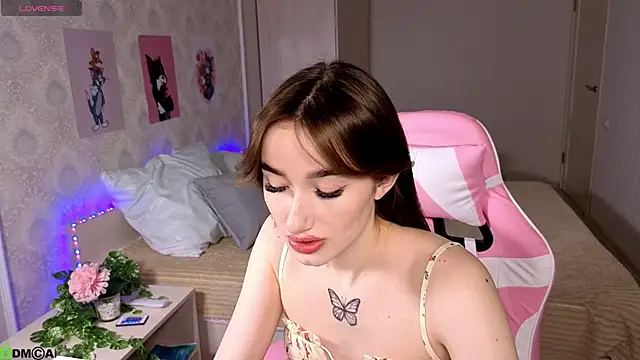 Snapshot of Lady_Sunrise12 chatting on April 2, 12:52 am Lady Sunrise12 online show from April 2, 12:52 am