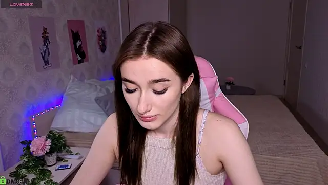 Snapshot of Lady_Sunrise12 chatting on April 4, 12:53 am Lady Sunrise12 online show from April 4, 12:53 am