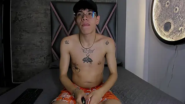 Bennet-Grayy online show from May 19, 3:46 am