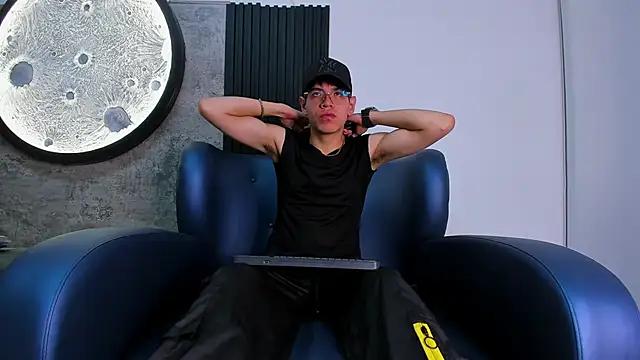 Bennet-Grayy online show from May 20, 4:40 am