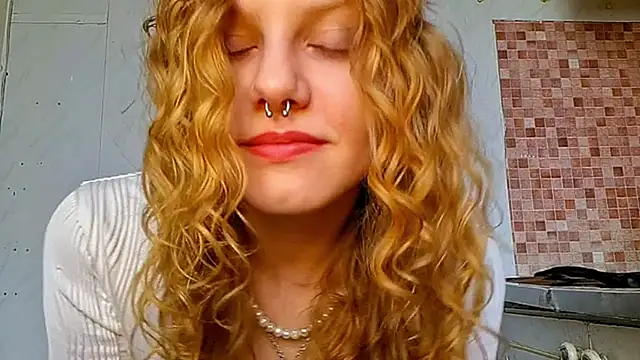 Kira Wonderfullina online show from March 31, 3:08 am