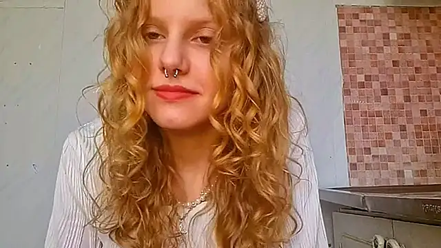 Kira Wonderfullina online show from April 2, 3:04 am