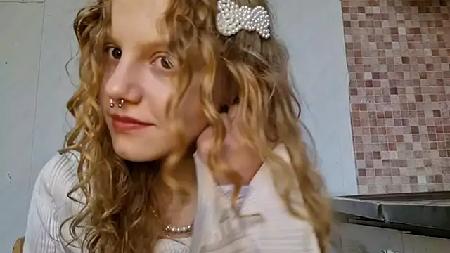 Kira Wonderfullina online show from April 3, 3:04 am