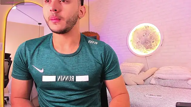 Snapshot of Dylan_vega01 chatting on March 20, 1:16 pm Dylan vega01 online show from March 20, 1:16 pm