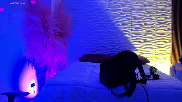AlondraSoomer online show from May 18, 4:29 am