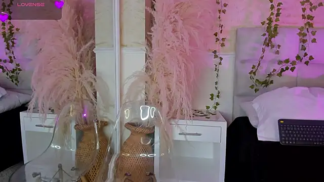 AlondraSoomer online show from July 1, 6:37 am