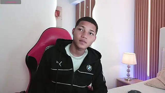 Snapshot of Kelvin_Josue chatting on May 3, 8:59 pm Kelvin Josue online show from May 3, 8:59 pm