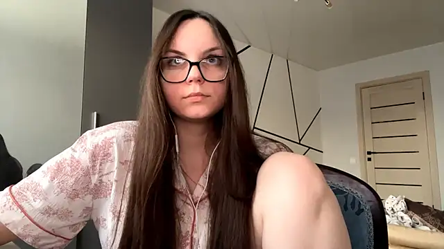 Snapshot of EmilyCroft chatting on March 18, 3:26 pm EmilyCroft online show from March 18, 3:26 pm