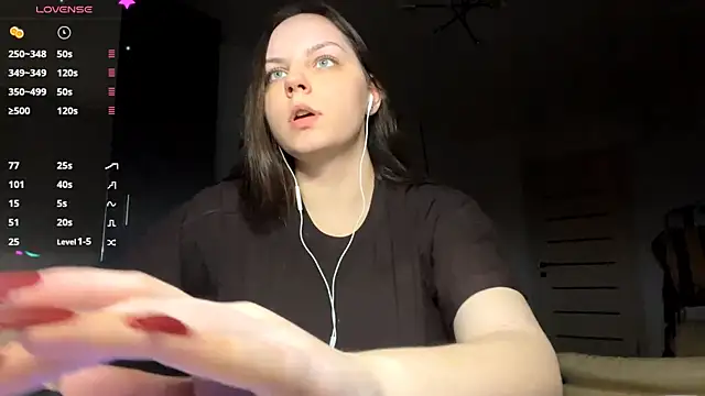 Snapshot of EmilyCroft chatting on April 3, 6:39 pm EmilyCroft online show from April 3, 6:39 pm