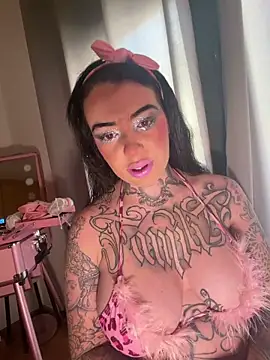 Snapshot of jenypr1ncess chatting on April 1, 7:31 am jenypr1ncess online show from April 1, 7:31 am