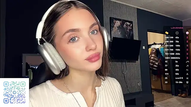 Veluxe online show from March 22, 3:59 pm