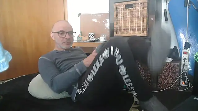 Thomate24 online show from March 25, 1:28 pm