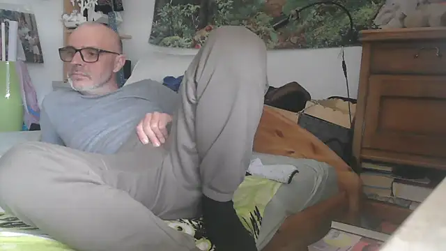 Snapshot of Thomate24 chatting on April 9, 11:48 am Thomate24 online show from April 9, 11:48 am