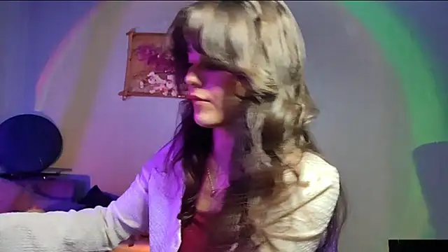 Snapshot of CareyDevan chatting on April 2, 1:31 pm CareyDevan online show from April 2, 1:31 pm