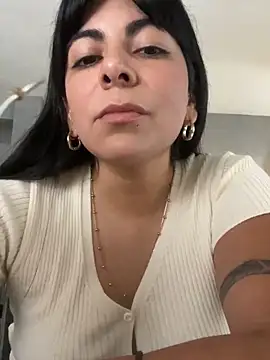 Snapshot of hey_cattt chatting on March 27, 2:50 pm hey cattt online show from March 27, 2:50 pm