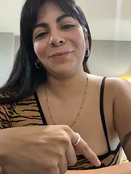 Snapshot of hey_cattt chatting on March 31, 6:03 am hey cattt online show from March 31, 6:03 am