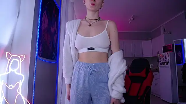 Hope Foxter online show from April 3, 5:49 am