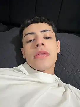 Snapshot of SebastianReed_ chatting on April 8, 6:13 am SebastianReed online show from April 8, 6:13 am