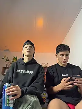 Snapshot of SebastianReed_ chatting on May 4, 3:46 am SebastianReed online show from May 4, 3:46 am