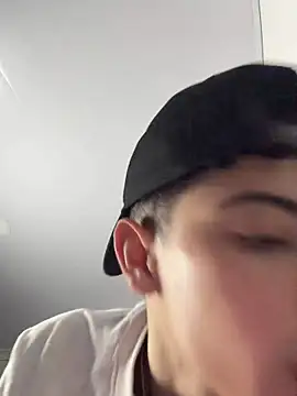 Snapshot of SebastianReed_ chatting on May 12, 10:29 pm SebastianReed online show from May 12, 10:29 pm