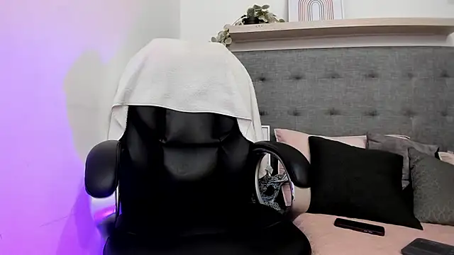 Snapshot of Andrew_restrepoo chatting on March 21, 9:14 am Andrew restrepoo online show from March 21, 9:14 am