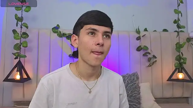 Andrew restrepoo online show from May 14, 9:54 pm