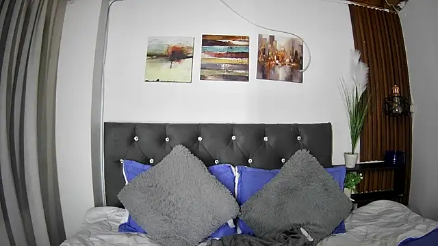 naughtycouplex  online show from March 26, 11:43 pm