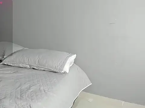 Snapshot of Enzoo98_ chatting on April 4, 11:57 pm Enzoo98 online show from April 4, 11:57 pm