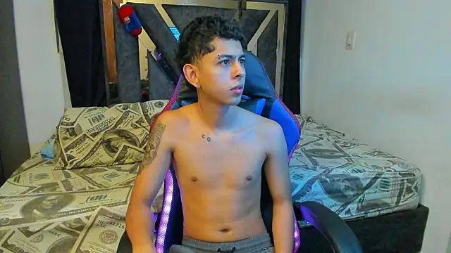 Snapshot of NohaDrake chatting on March 17, 3:55 am NohaDrake online show from March 17, 3:55 am