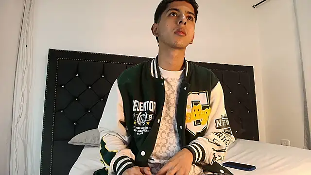 Snapshot of NohaDrake chatting on March 18, 3:31 am NohaDrake online show from March 18, 3:31 am