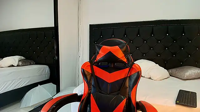 Snapshot of NohaDrake chatting on March 21, 3:55 am NohaDrake online show from March 21, 3:55 am