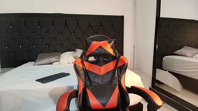 Snapshot of NohaDrake chatting on March 23, 4:27 am NohaDrake online show from March 23, 4:27 am