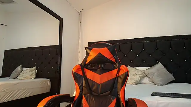 Snapshot of NohaDrake chatting on March 26, 4:07 am NohaDrake online show from March 26, 4:07 am