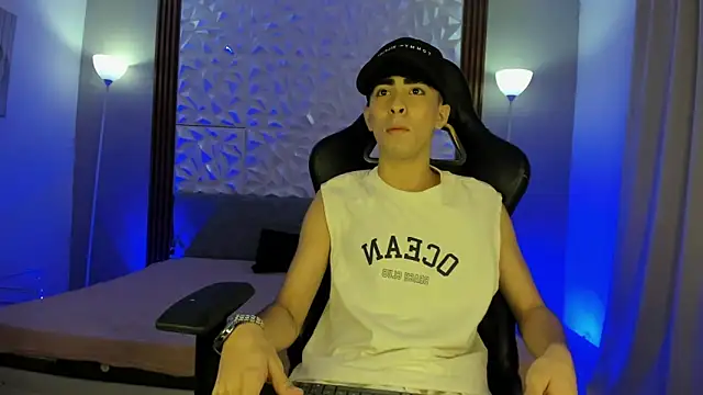 Michaell twinkk  online show from March 17, 3:00 am