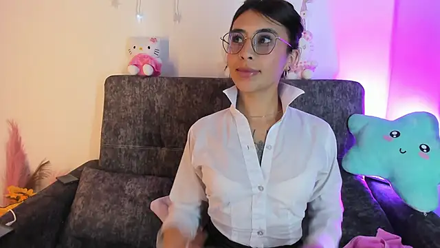 Snapshot of Macarena26 chatting on March 18, 12:52 pm Macarena26 online show from March 18, 12:52 pm