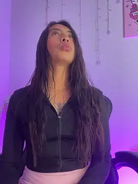 Snapshot of Macarena26 chatting on April 7, 2:12 am Macarena26 online show from April 7, 2:12 am