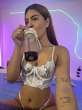 Snapshot of Emily_vega1_ chatting on March 26, 5:29 pm Emily vega1 online show from March 26, 5:29 pm