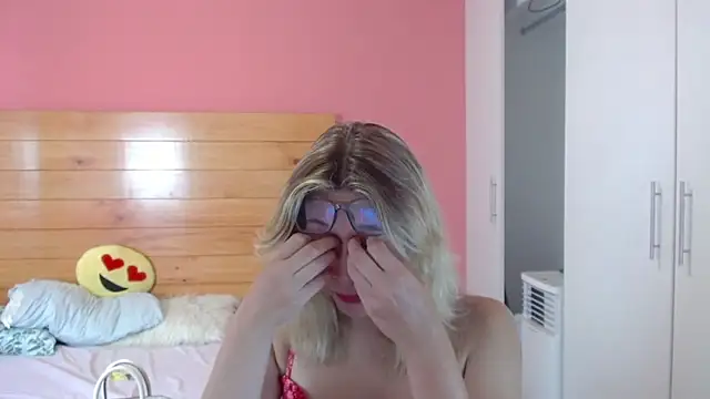 Dulce Victoria  online show from March 21, 12:26 am