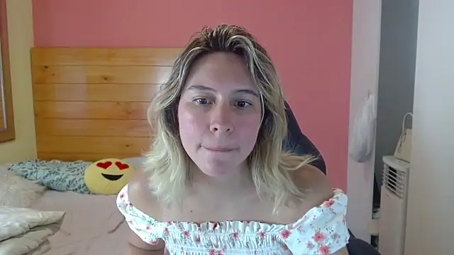 Dulce Victoria  online show from April 3, 1:58 am