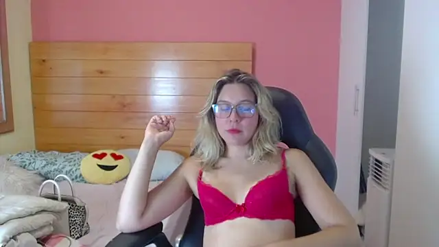 Dulce Victoria  online show from April 4, 1:48 am