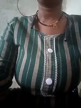 Snapshot of Mona_ji32 chatting on April 1, 12:50 pm Mona ji32 online show from April 1, 12:50 pm