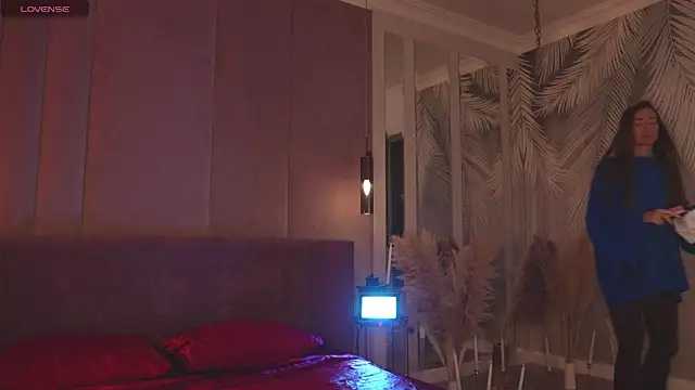 SerenaWest  online show from March 21, 4:43 pm