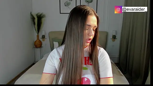 EvaRaider online show from March 29, 1:22 pm