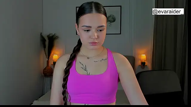 EvaRaider online show from March 31, 1:33 pm