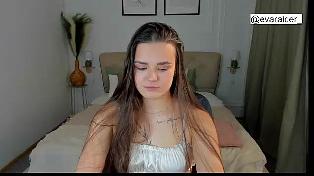 EvaRaider online show from April 1, 1:23 pm